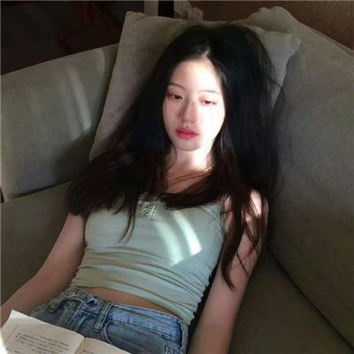 街上流行红裙子